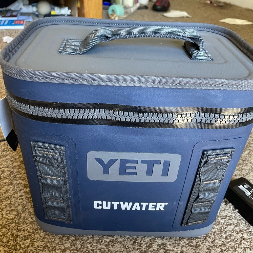 Yeti Cutwater Soft Cooler - Navy Blue